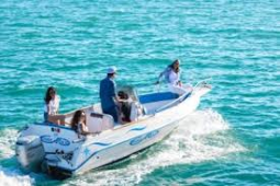6-seater boat to hire